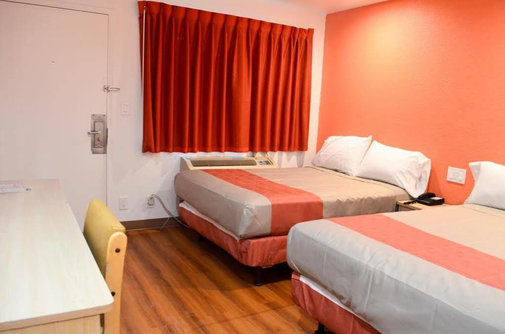 Motel 6-Bakersfield, Ca - Airport Экстерьер фото